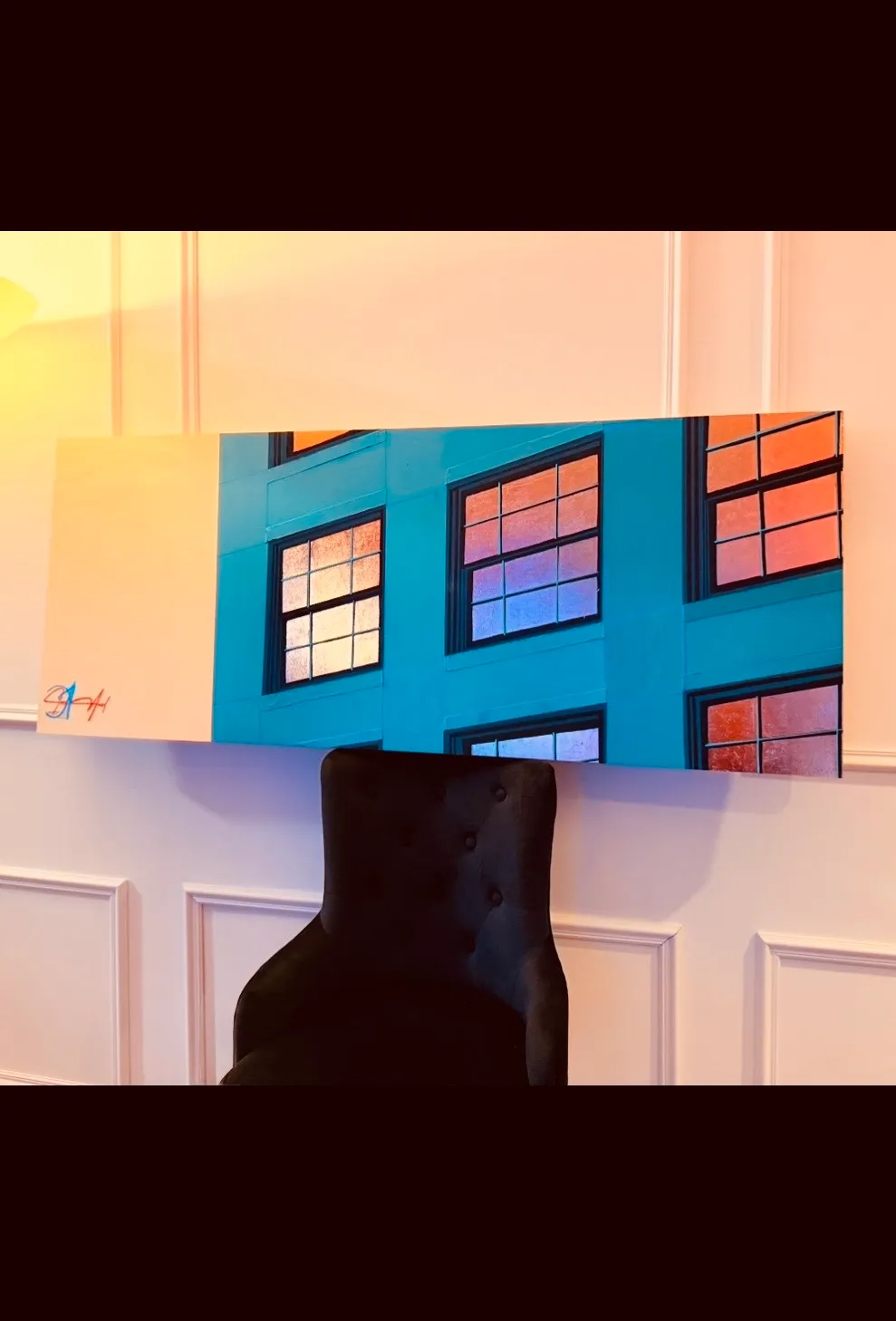 Video: Iren Axel holding the painting up in a panelled room